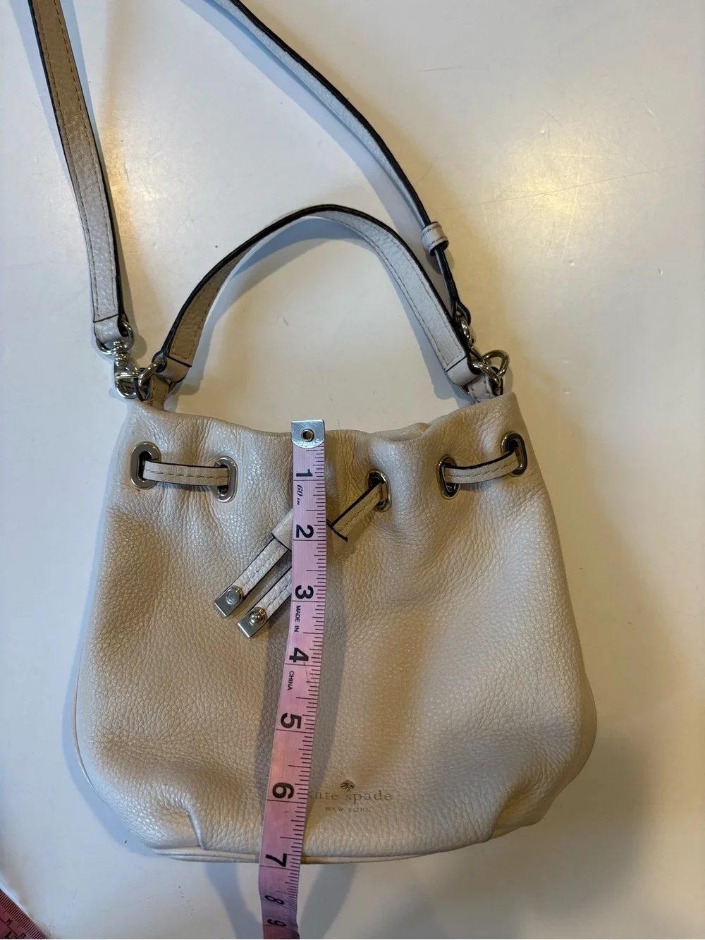 Kate Spade || Convertible Drawstring Bucket Bag Crossbody Small Gray‎ Beige